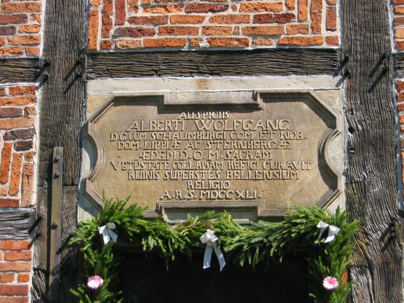Datei:Kirche in Belle, Tafel.jpg