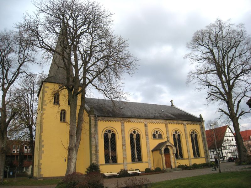 Datei:Kirche in Schlangen.jpg