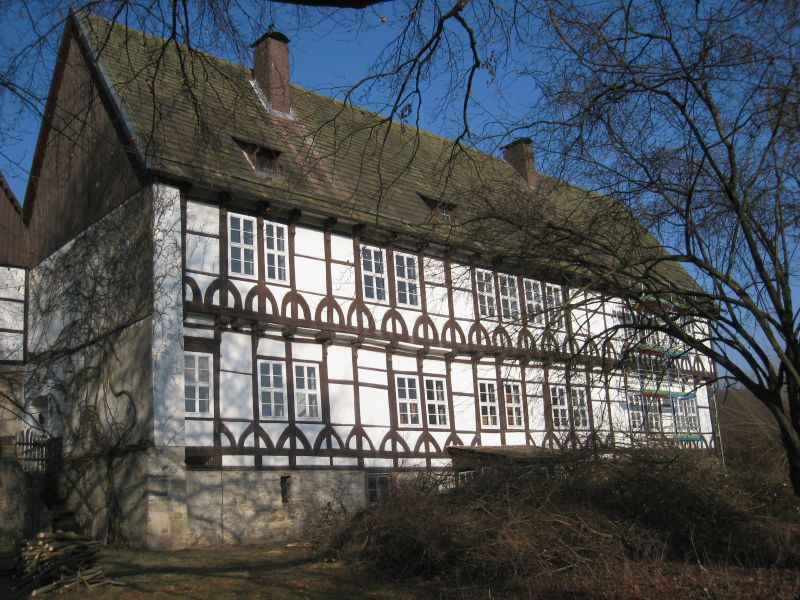 Datei:Kirche in Falkenhagen, Pfarrhaus.jpg