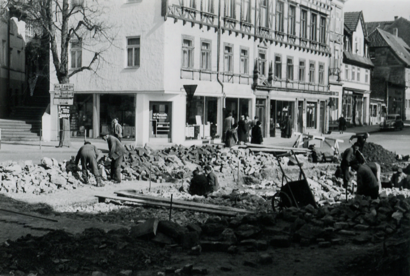 Datei:DT-Hasselterplatz-1953 BA DT-7-42A.png