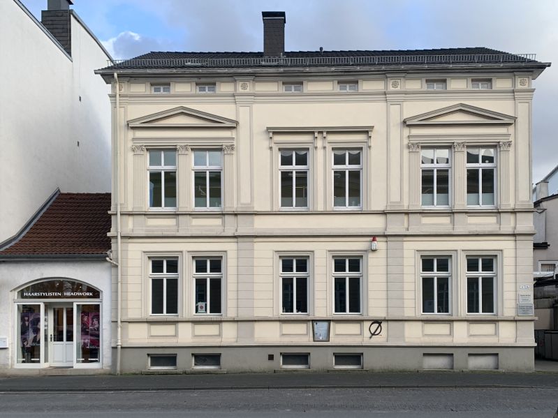 Datei:DT-Paulinen33+33a JK2025.jpg