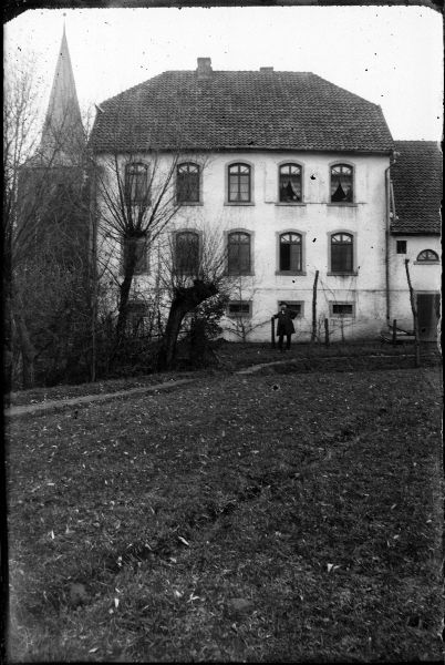 Datei:Kirchplatz4 PoppeG-807.jpg