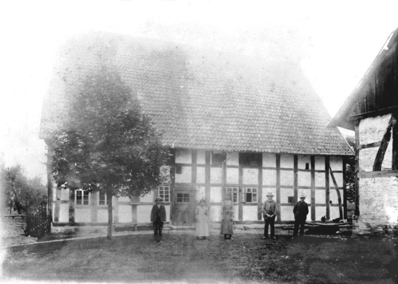 Datei:2 DT-Hrnlddrf 3 Lbzcht+Hpths.jpg