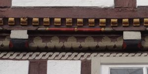 Kirchhofstraße 2, Füllholz mit Akanthus Stiewe 2014.jpg
