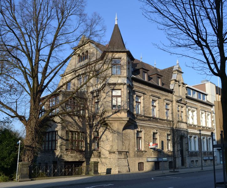 Datei:DT-Bismarckstr7+9 Tsungam2012.jpg