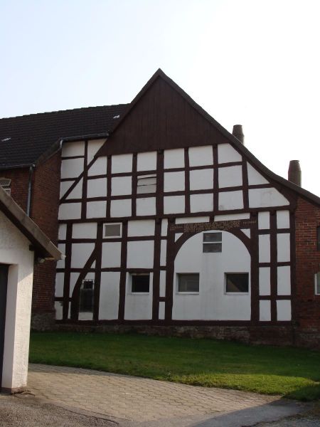 Datei:AmSportplatz1 200909 01.jpg