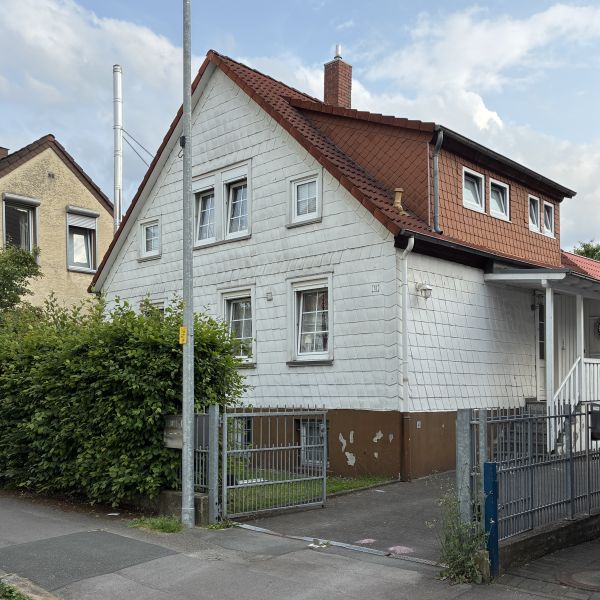 Datei:DT-Sachsenstr10 JK2025.jpg