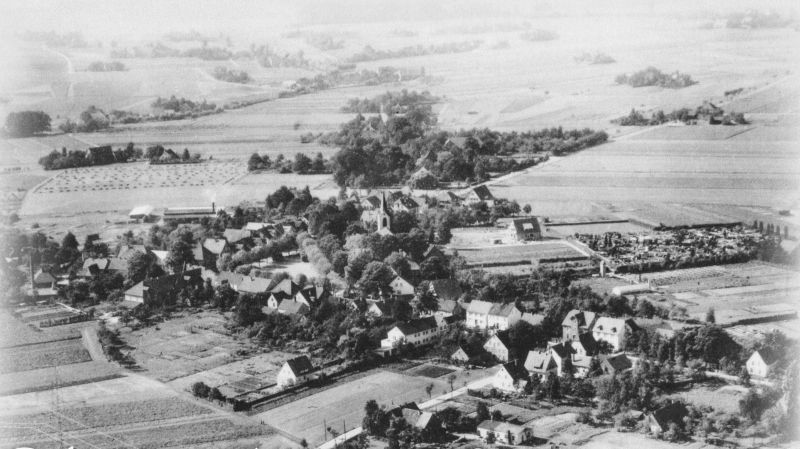 Datei:Leopoldshöhe-Luftbild-1955-sw.jpg