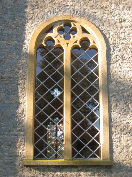 Datei:Kirche Augustdorf Fenster.jpg