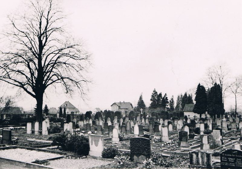 Datei:Trophag. Str Friedhof.jpg