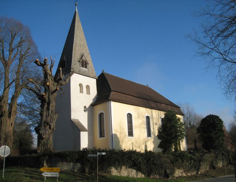 Datei:Kirche in Stapelage.jpg