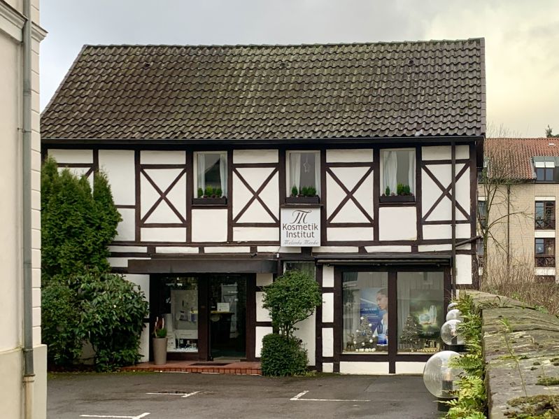 Datei:DT-Allee7 Kutscherhaus JK2024.jpg