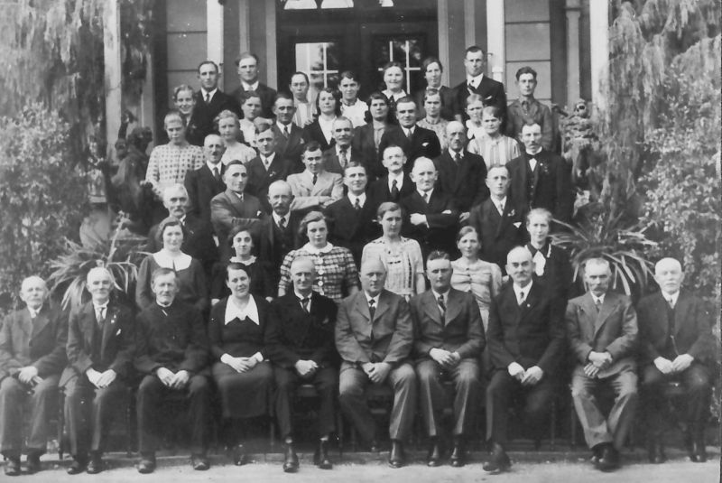 Datei:11 DT-Hrnlddrf Rittergut Bedienstete.jpg