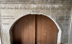 Inschrift Bierkeller Ostmann.jpg