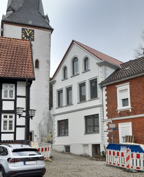 Datei:Kirchplatz 15.,.jpg