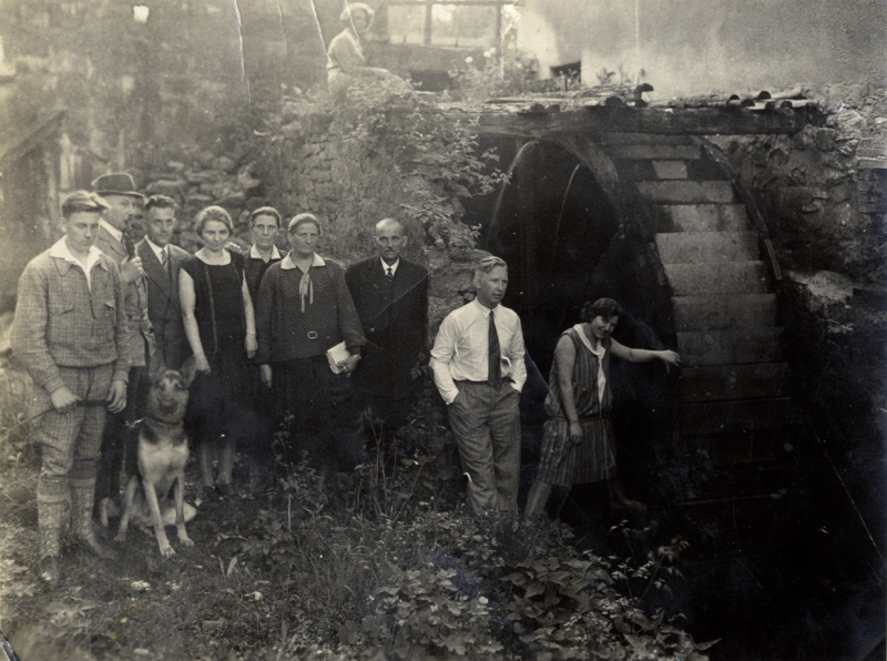 Datei:HID-Mühlrad-c1925 ME-PK-39-142.png